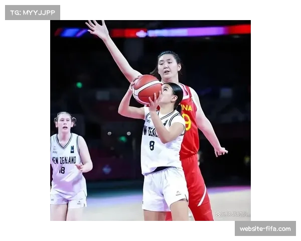 上海女篮进攻端多点开花 五人得分上双展现团队实力 上海女篮进攻端多点开花 五人得分上双展现团队实力