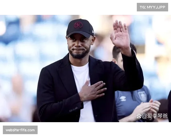 孔帕尼边锋内收战术,拜仁制造过载寻求空间突破 孔帕尼边锋内收战术,拜仁制造过载寻求空间突破